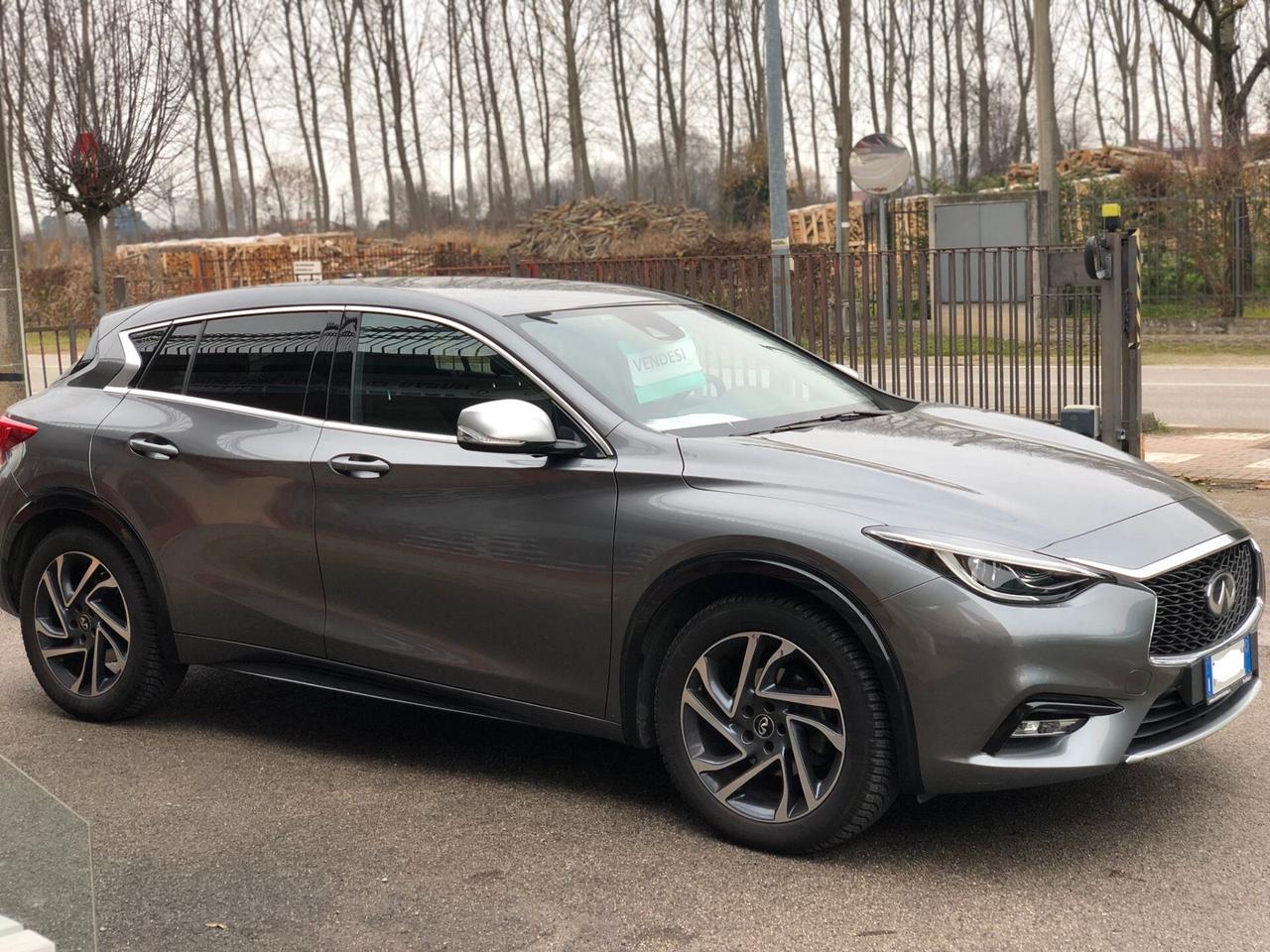 INFINITI Q30