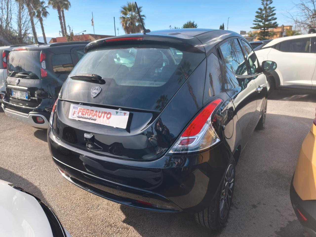 Lancia Ypsilon 1.0 70CV HYBRID PLATINUM