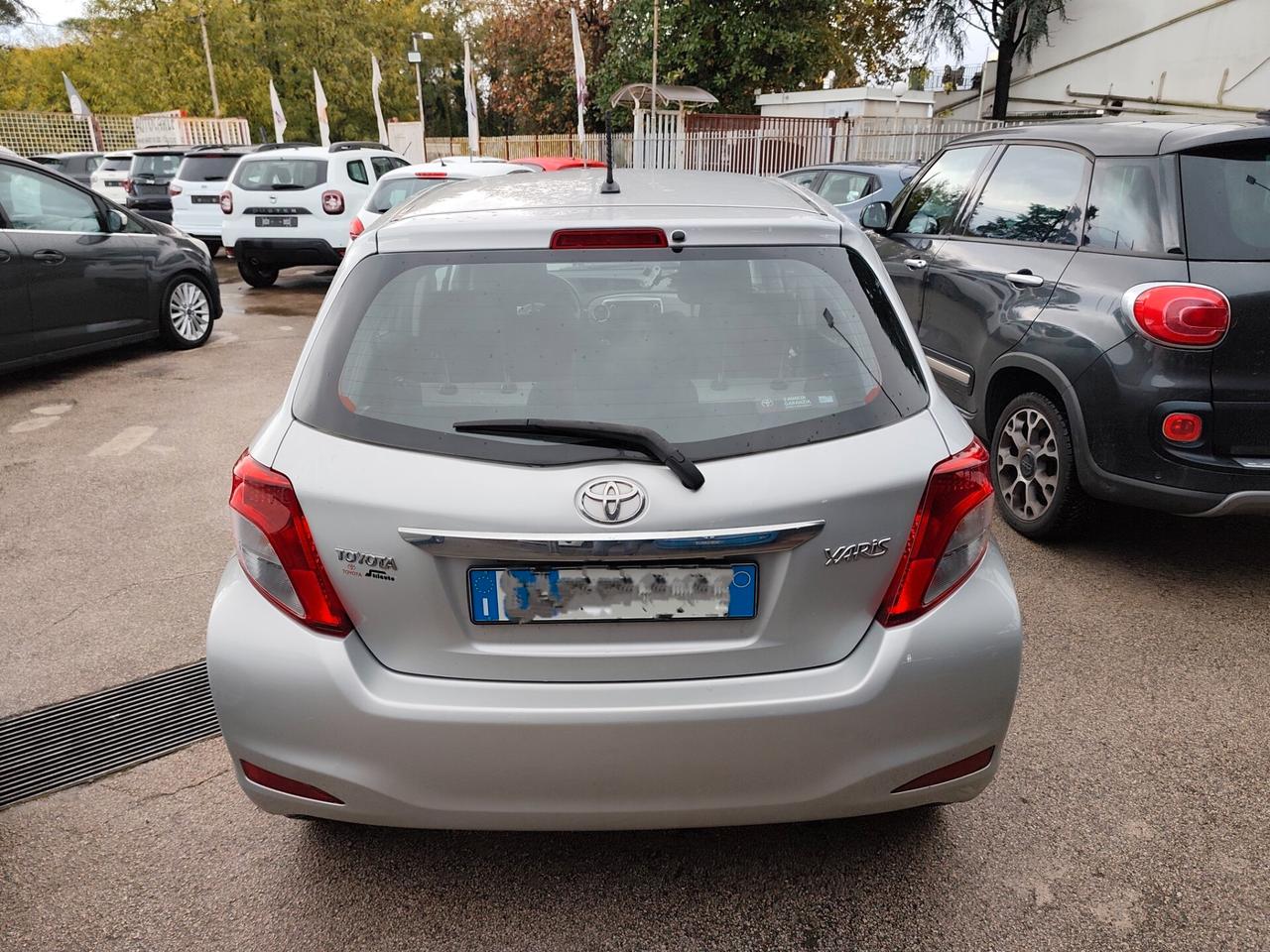 Toyota Yaris 1.0 BENZINA Lounge