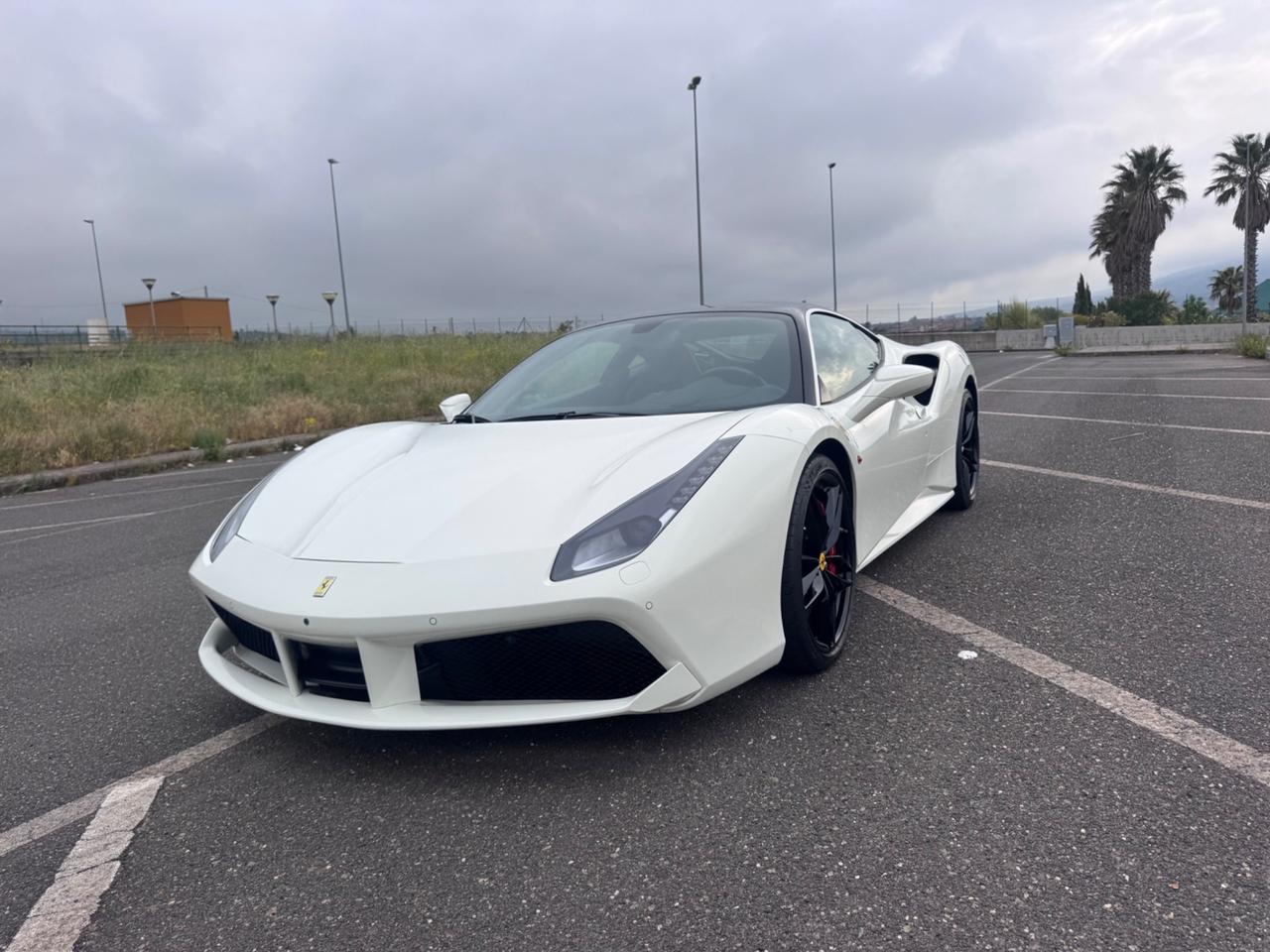 Ferrari 488 GTB PERMUTE iva book full lift carbonio