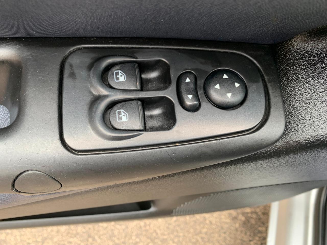 Lancia Ypsilon 1.3 MJT 75 CV Argento