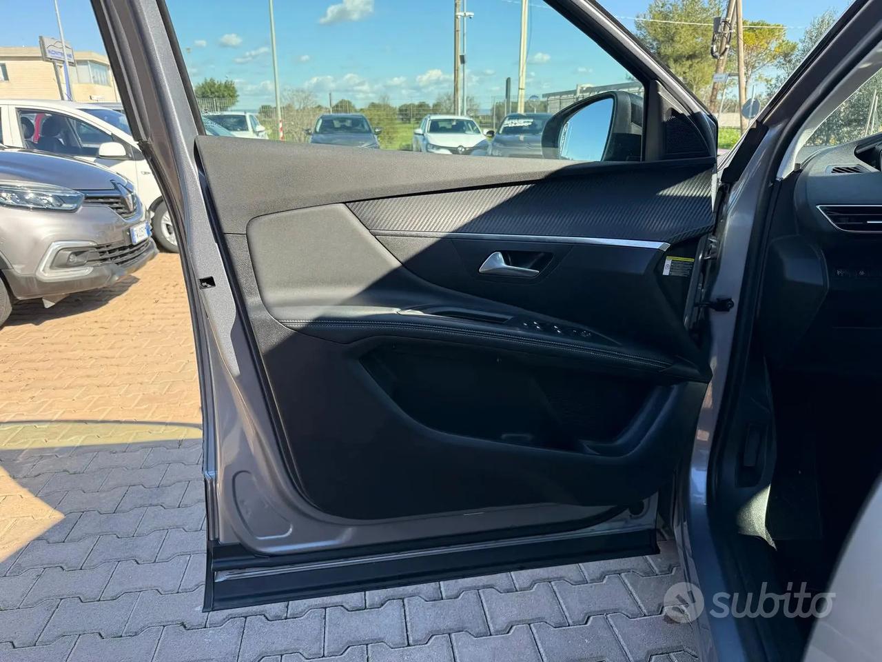 Peugeot 3008 1.5 Allure *CAMBIO AUTOMATICO*