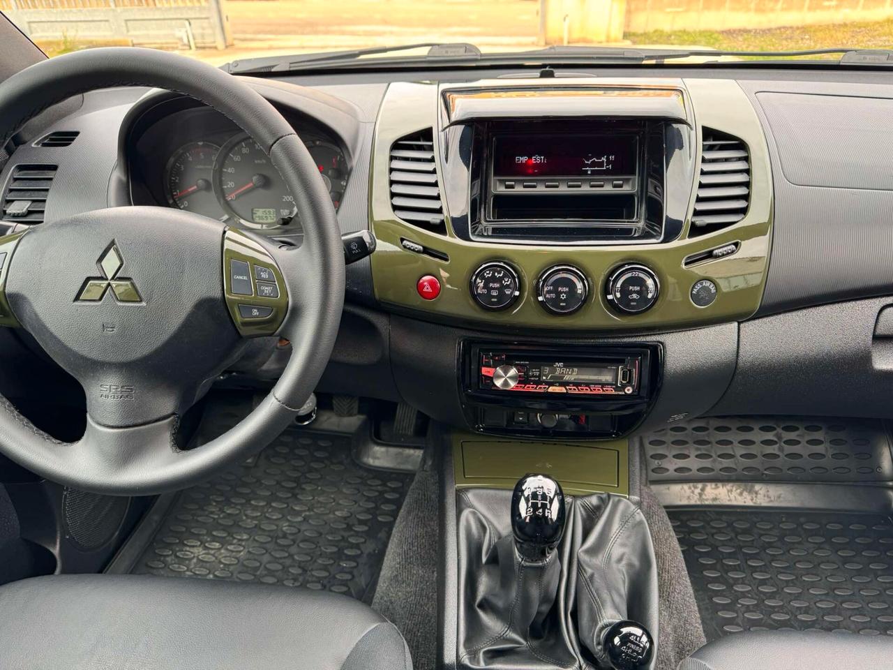 Mitsubishi L200 2.5 DI-D/136CV SC Inform DPF