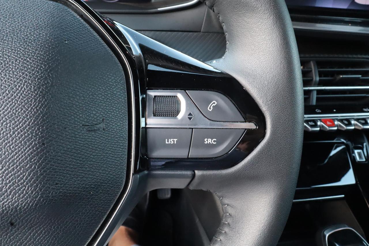 Peugeot New 2008 1.2cc Benzina 100cv S&S ALLURE