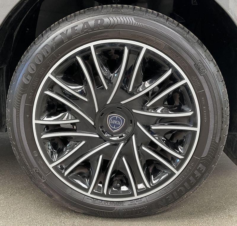 Lancia Ypsilon 1.0 FireFly 5 porte S&S Hybrid Platino