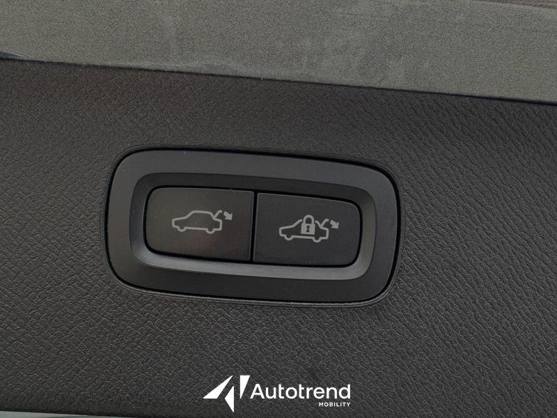 Volvo XC90 D5 235 CV AWD Automatica NAVI LED Momentum