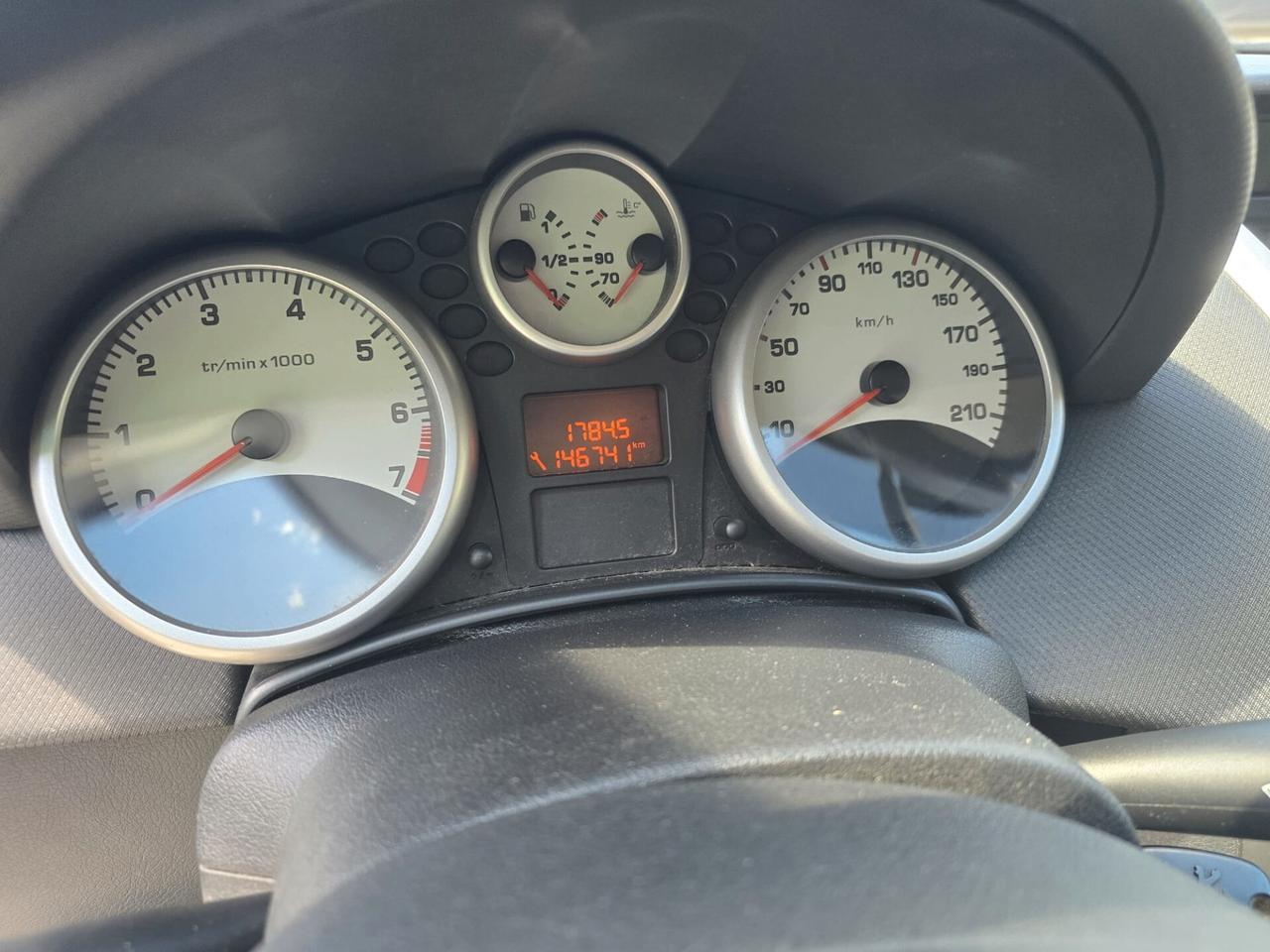 Peugeot 207 1.4 8V 75CV 5p. ONE Line