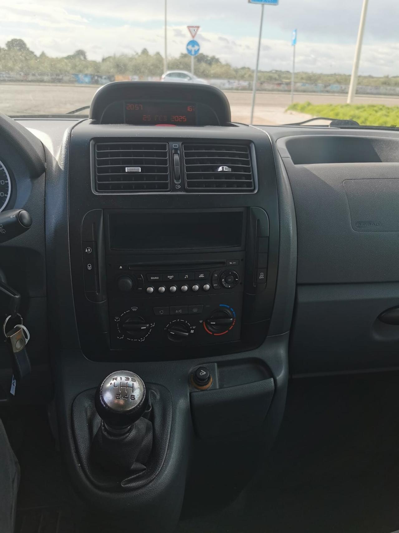 Peugeot Expert 2.0 HDi 125CV PL-TN 12Q Vetrato