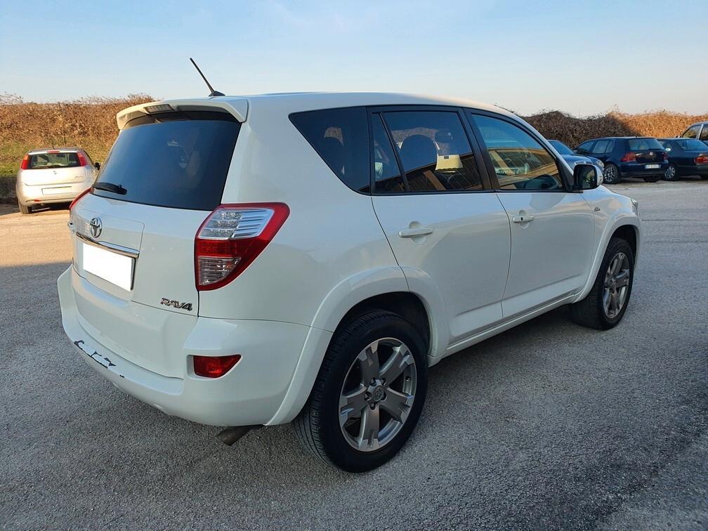 Toyota RAV4 2.2 D4D 150CV 4WD 5p. Luxury