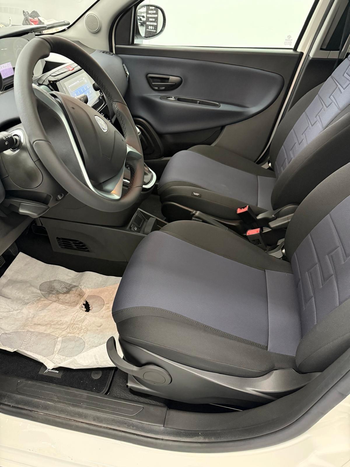Lancia Ypsilon 1.0 FireFly 5 porte S&S Hybrid Gold Plus