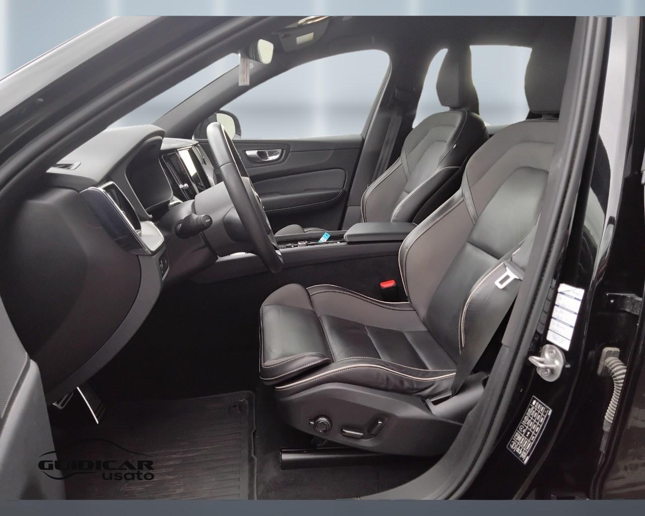 VOLVO XC60 II 2022 - XC60 2.0 b4 Plus Dark awd auto