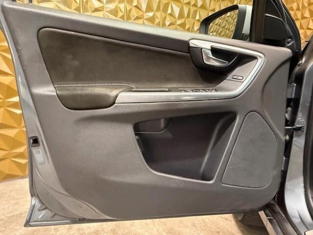 Volvo XC 60 XC60 2.4 d5 R-design Kinetic awd 220cv geartronic