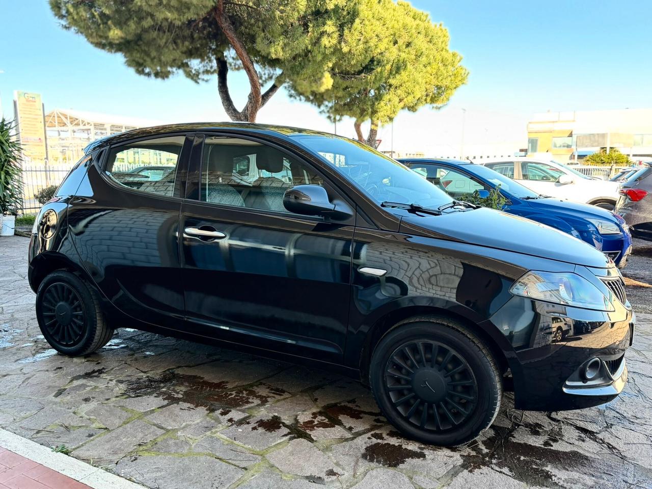 Lancia Ypsilon 1.0 FireFly 5 porte S&S Hybrid Silver