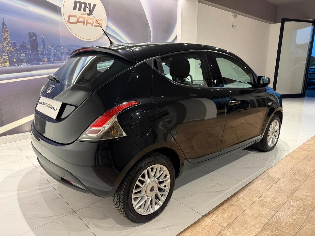 Lancia Ypsilon 1.2 69 CV 5 porte S&S Platinum