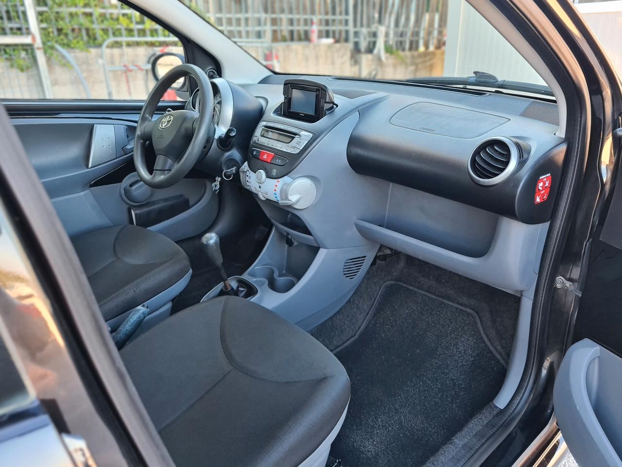 Toyota Aygo 1.0 12V VVT-i 5 porte Deep Ocean Connect