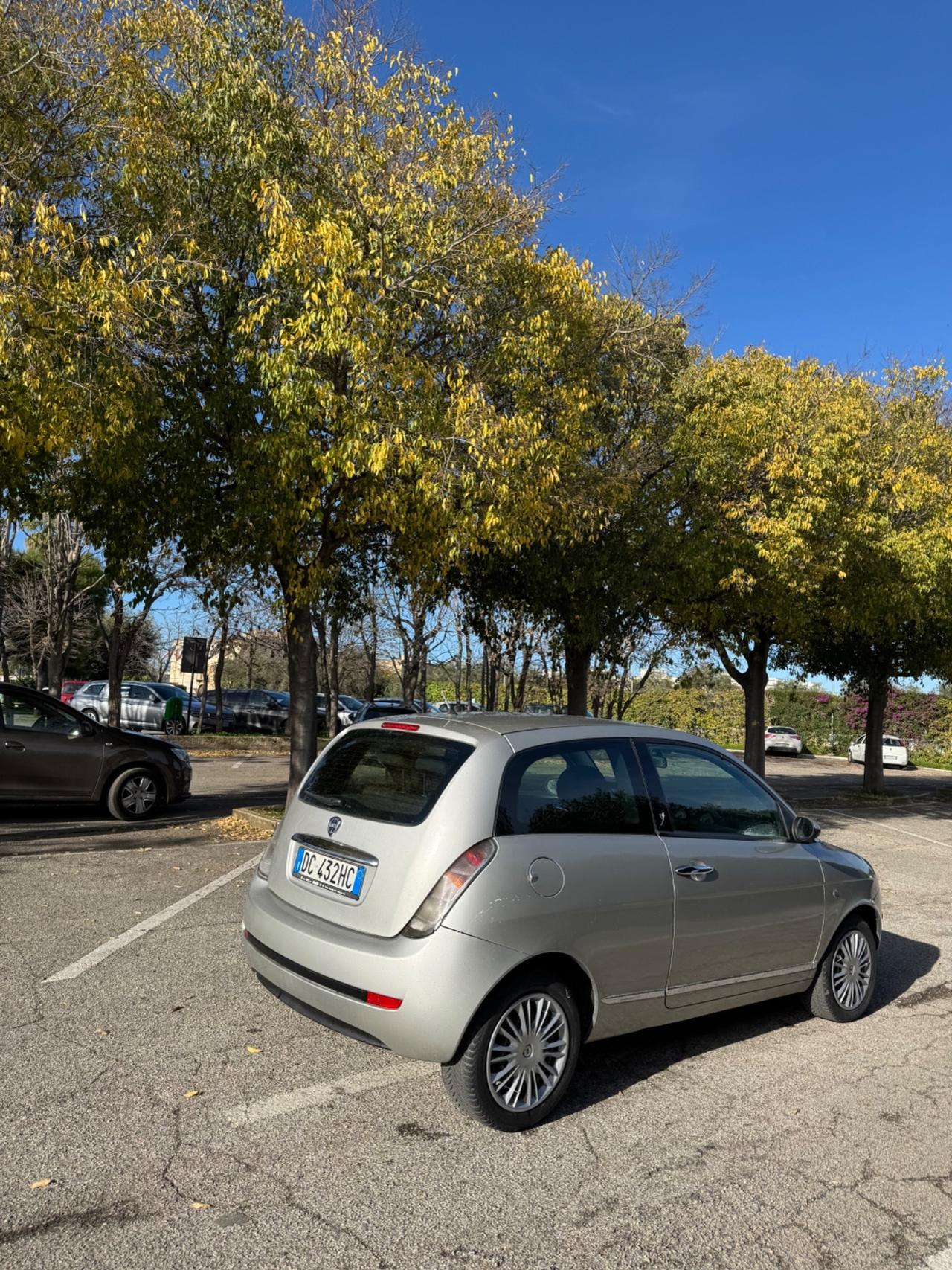 Lancia Ypsilon 1.3 MJT 75 CV Argento