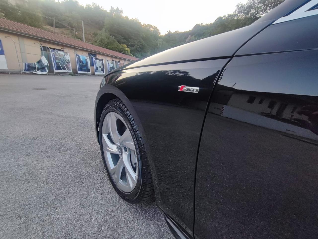 Audi A4 Avant 40 2.0 tdi S line edition 204cv s-tronic