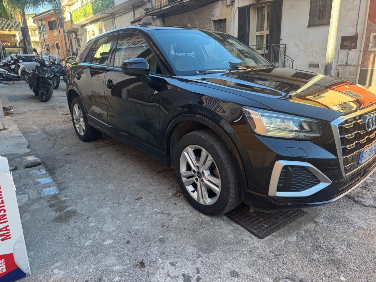 Audi Q2 30 TDI Identity Black