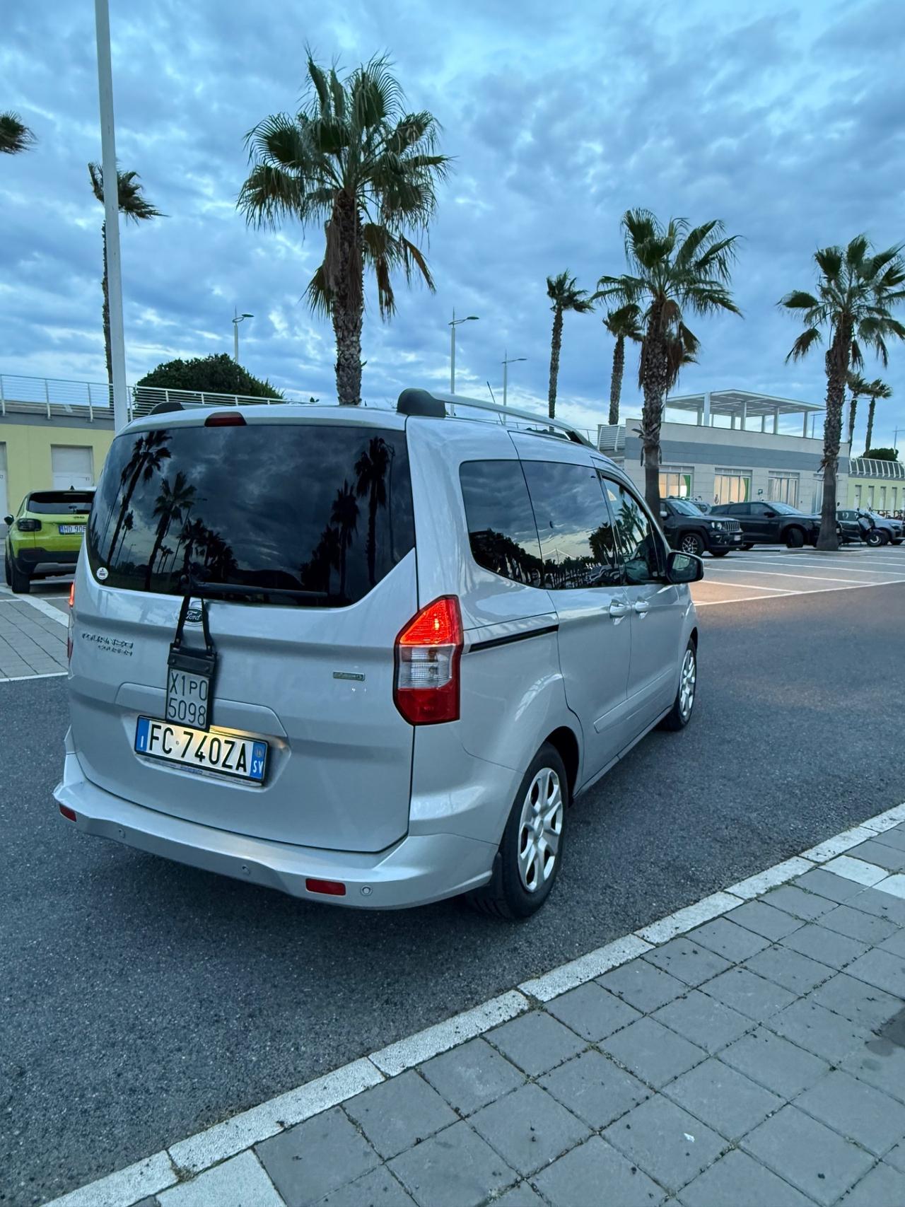 Ford Tourneo Courier 1.0 EcoBoost 100 CV Titanium