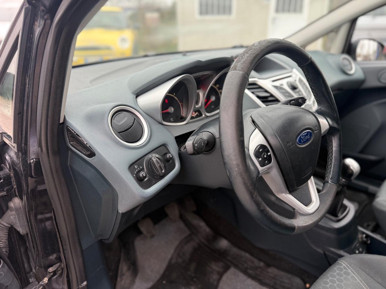 Ford Fiesta 1.4 TDCi 68CV 5 porte Titanium