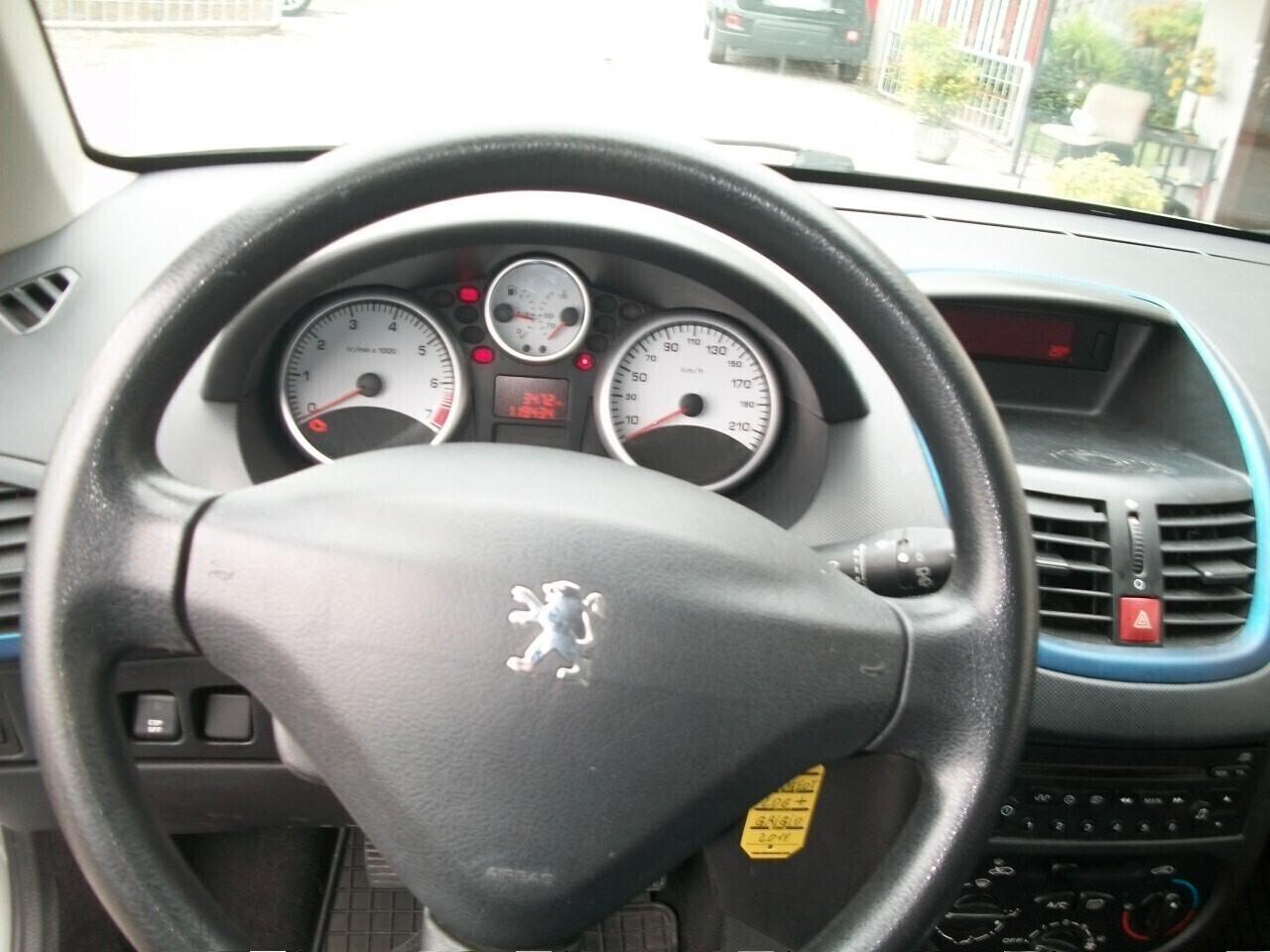 Peugeot 206 MODELLO PIU,, CC 1360 BENZINA EURO 05 SI NUOVI PATENTATI KM 119443 GARANZIA UN ANNO
