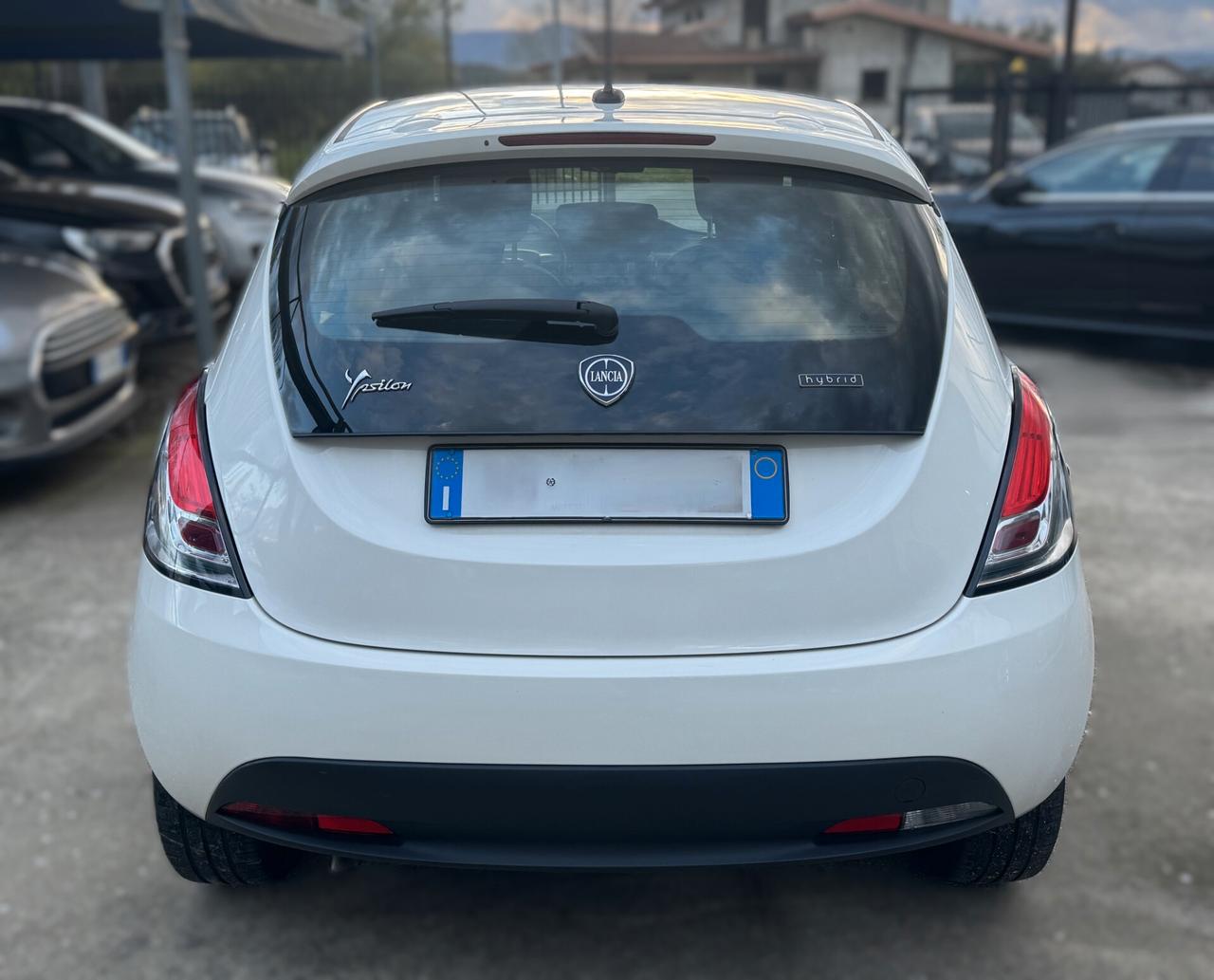 Lancia Ypsilon 1.0 FireFly 5 porte S&S Hybrid Ecochic Silver