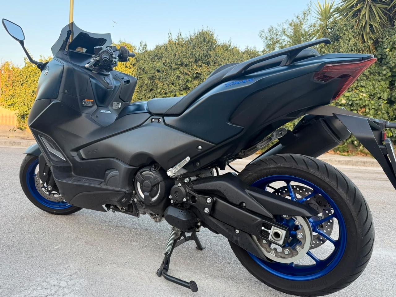 YAMAHA T MAX 560 ICON 2024 KM 11.000 PARI AL NUOVO