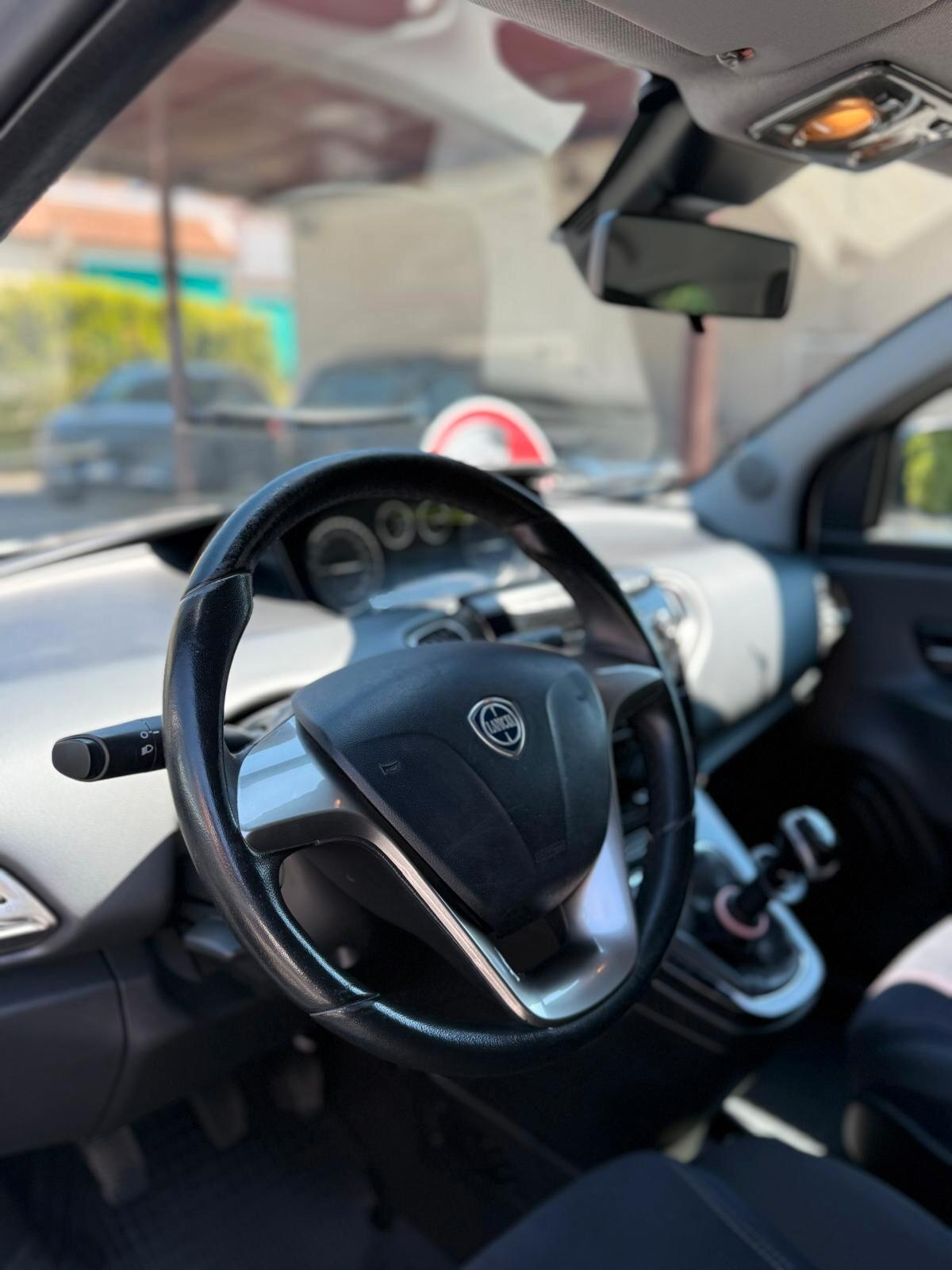 Lancia Ypsilon 1.2 69 CV 5 porte GPL Gold