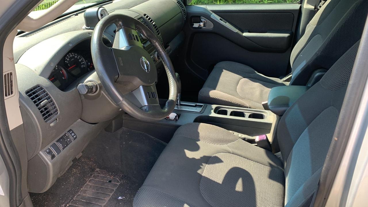 Nissan Navara 2.5 dCi 4 porte Double Cab Sport