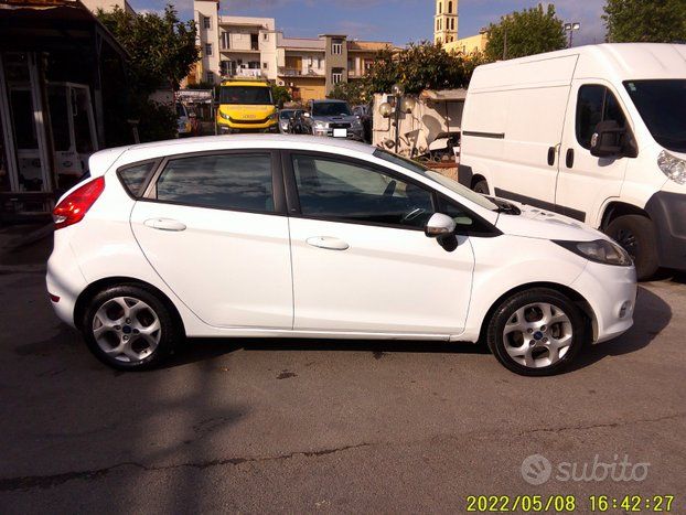 Ford Fiesta 2012 photo 4