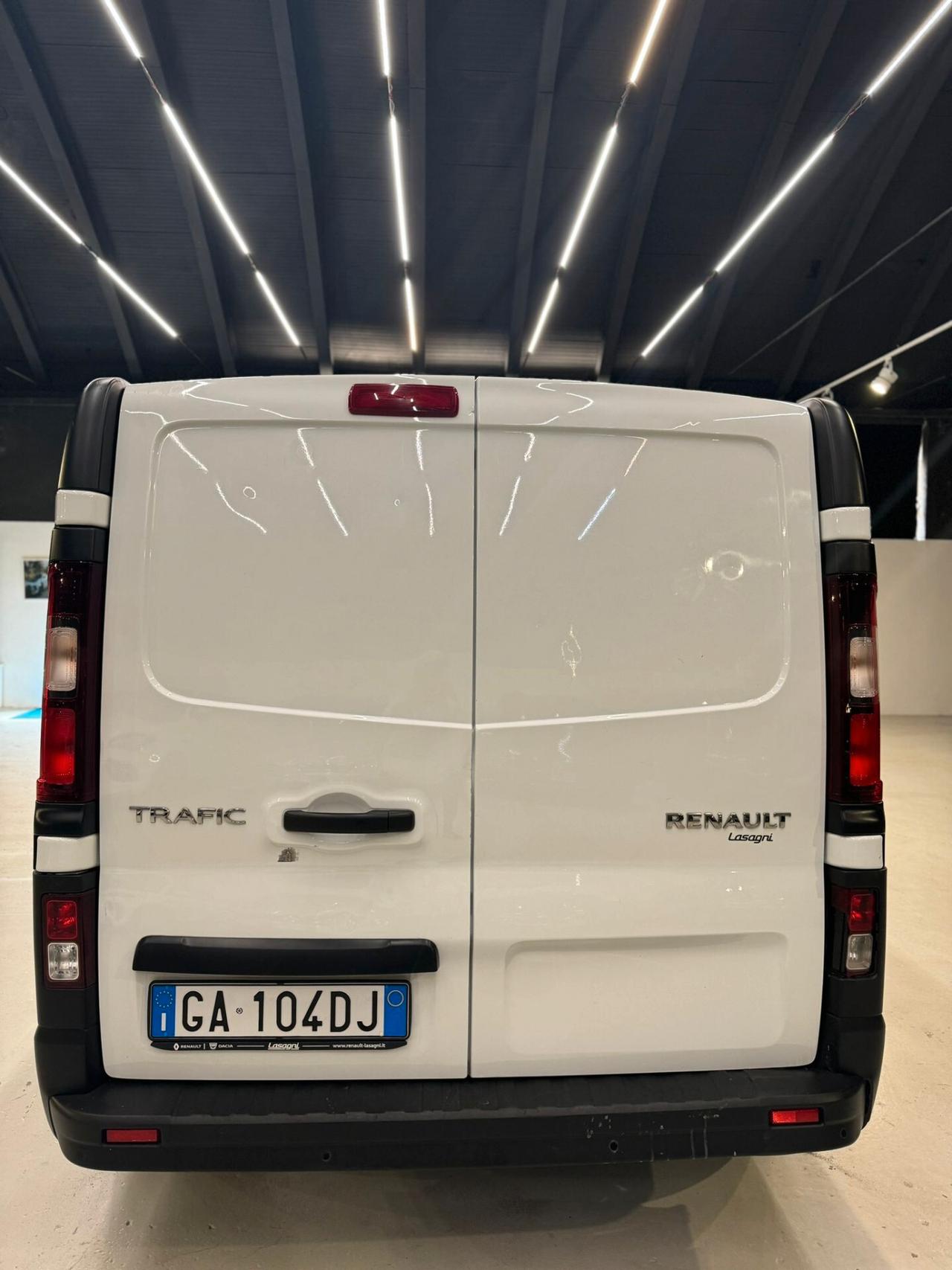 RENAULT TRAFIC 6 POSTI