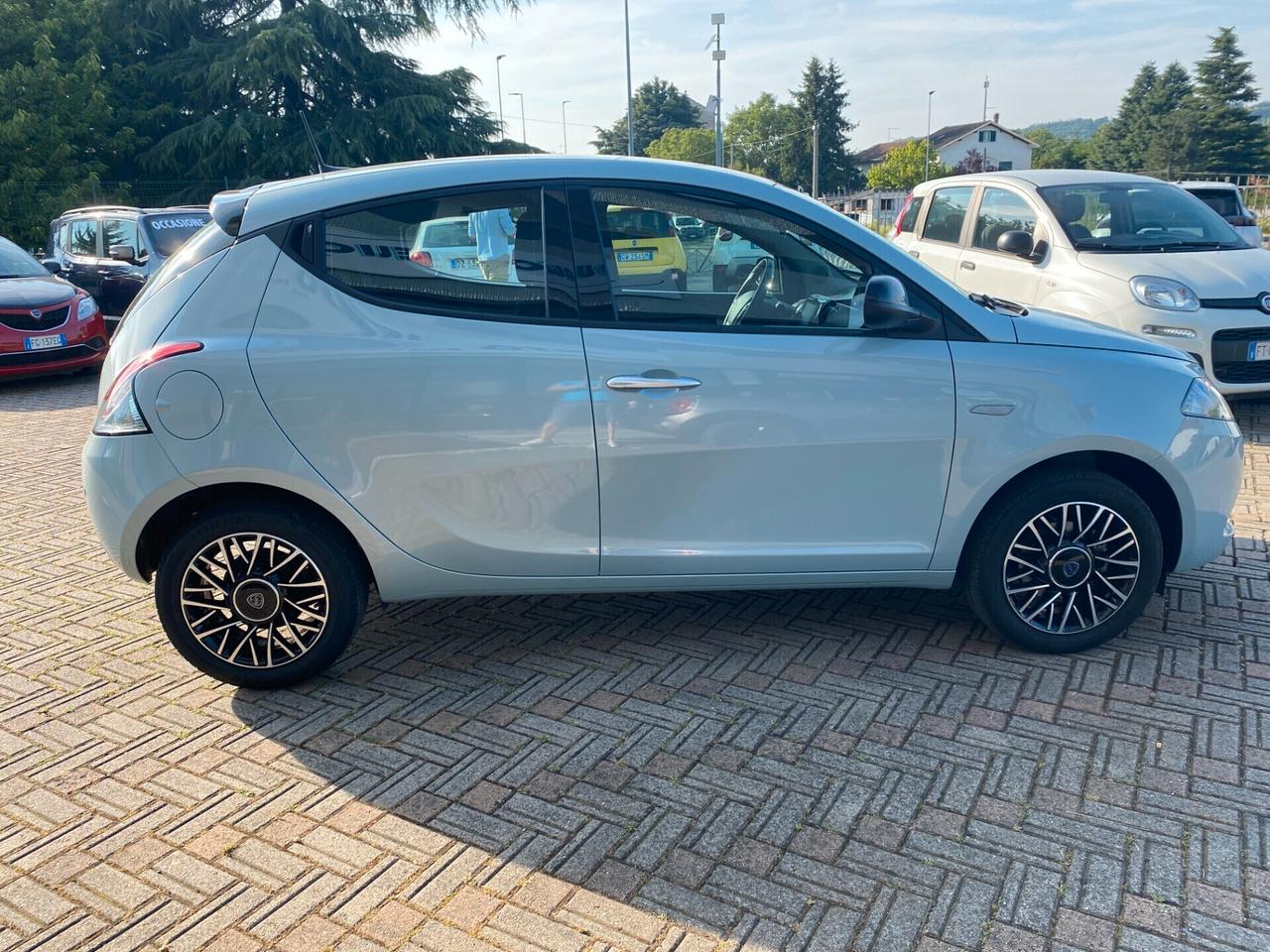 Lancia Ypsilon 1.0 FireFly 5 porte S&S Hybrid Platino garanzia 3 anni
