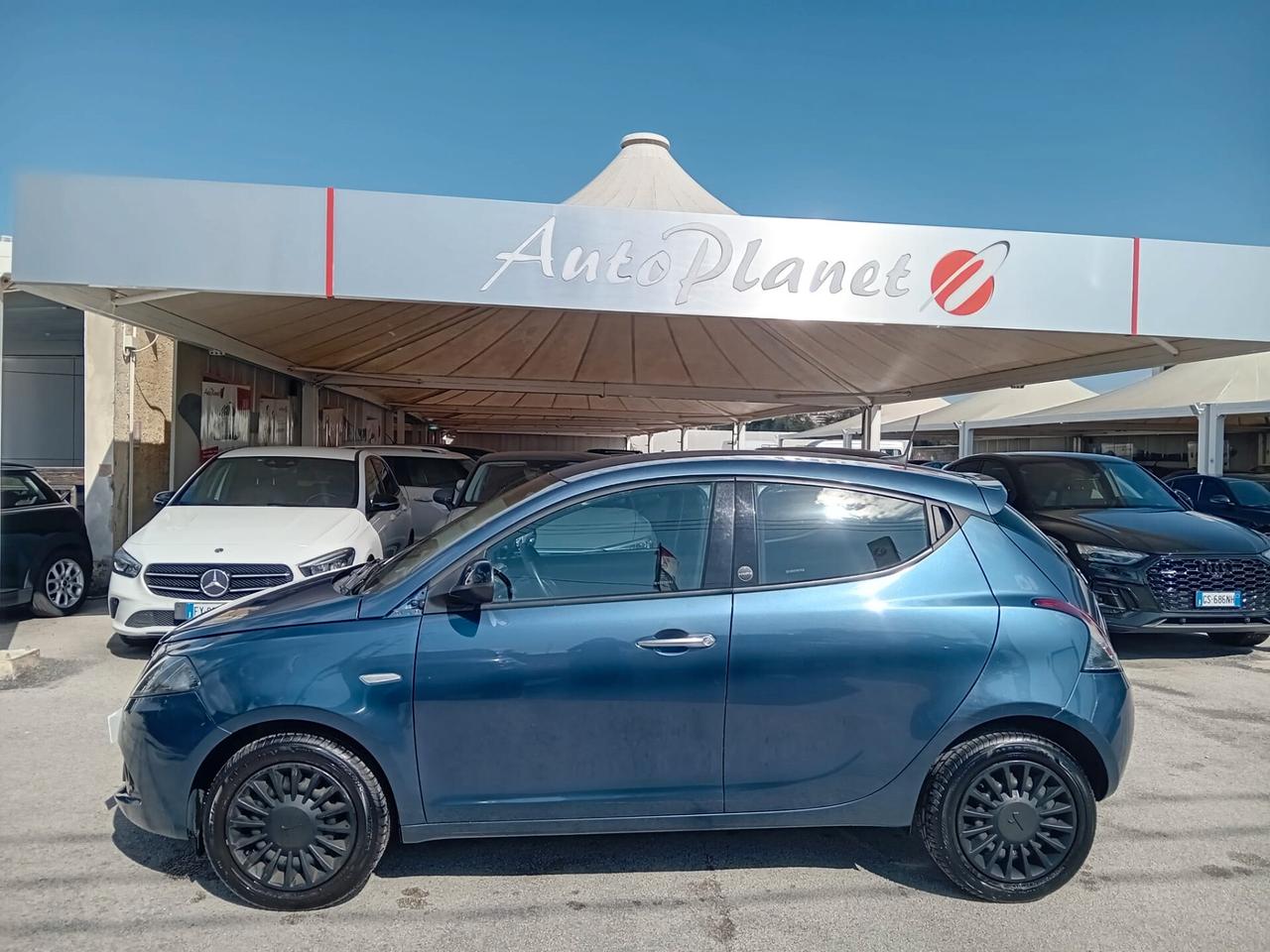 Lancia Ypsilon 1.0 FireFly 5 porte S&S Hybrid Ecochic Silver