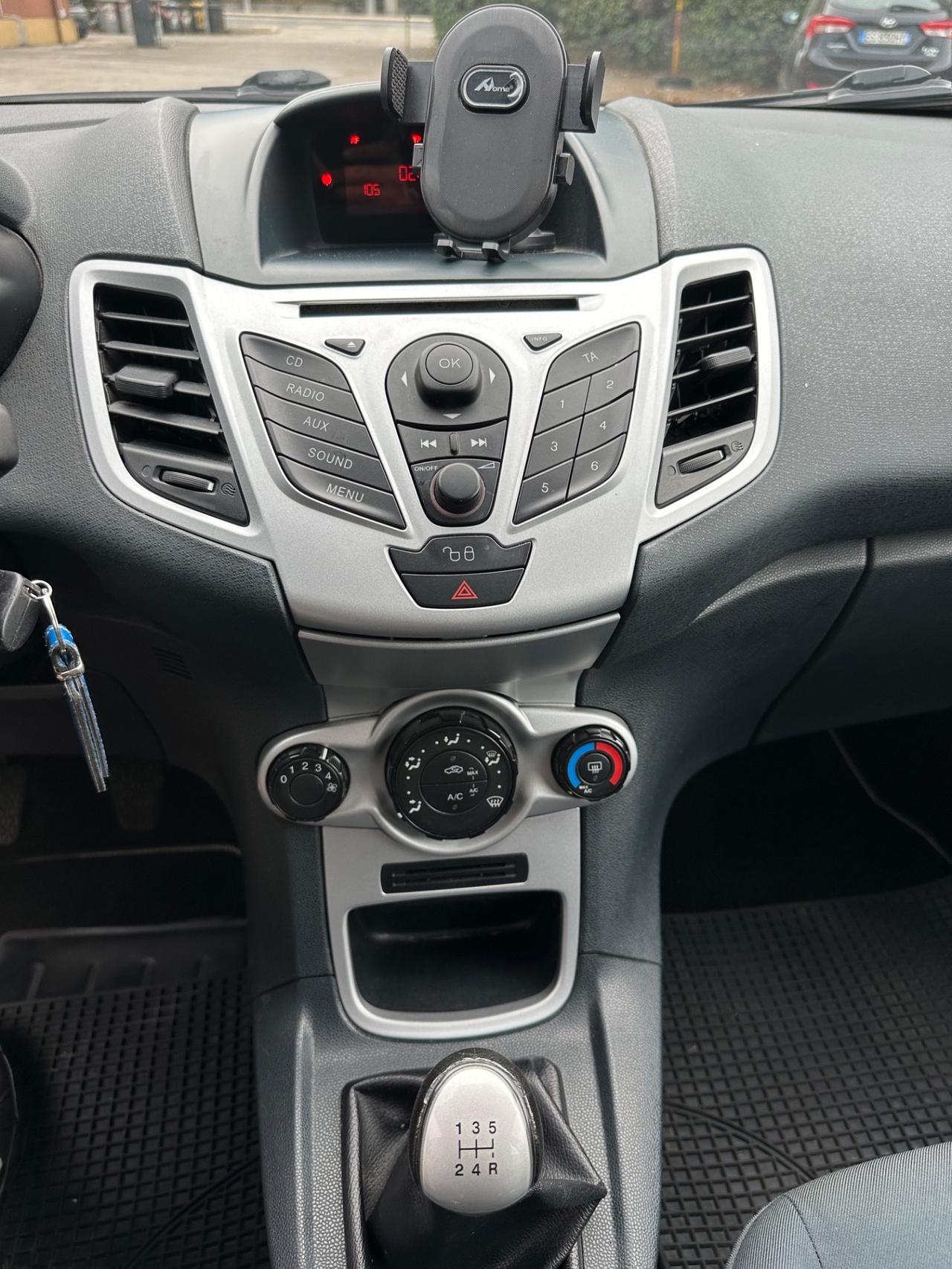 Ford Fiesta 1.4 16V 5p. Bz.- GPL Titanium Bs.