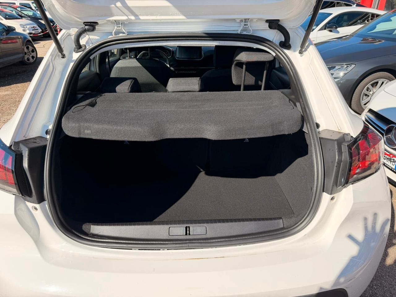 Peugeot 208 Neopatentati