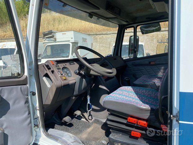 Mercedes carro attrezzi scarrabile con gru