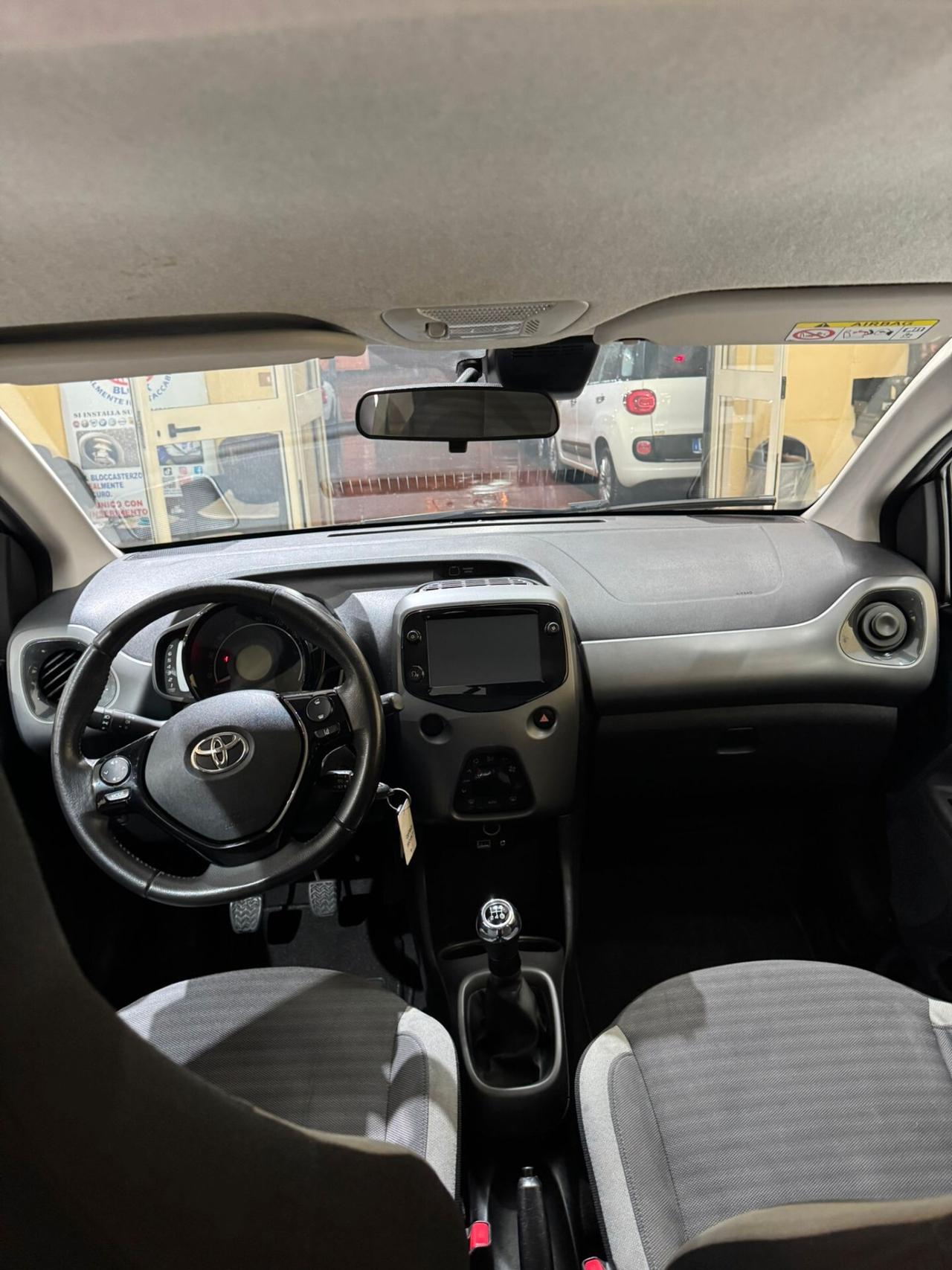 Toyota Aygo 1.0 VVT-i 72 CV 5 porte x-cite (motore con 80.000km con fattura)