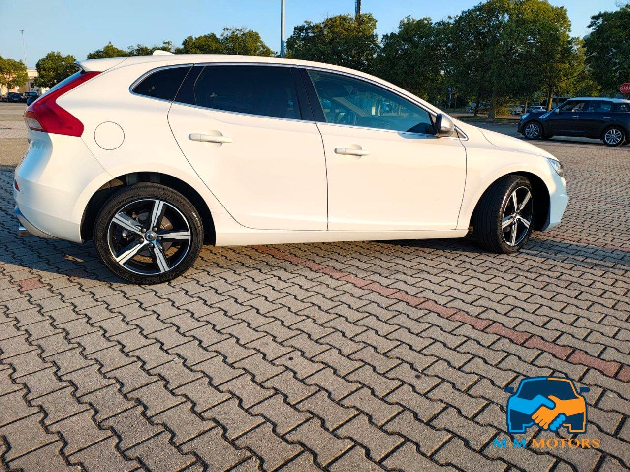 Volvo V40 2.0 d2 R-design Momentum my17