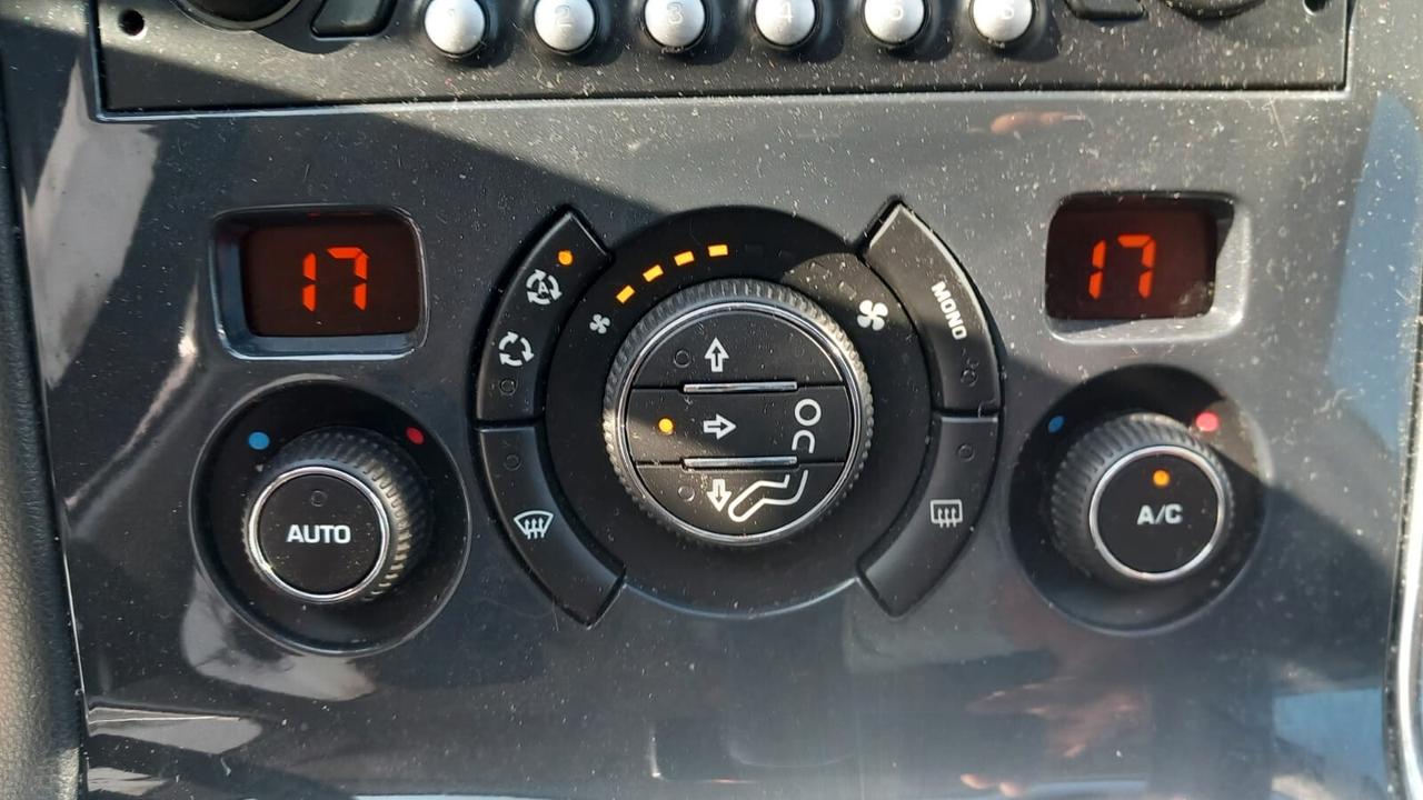 Peugeot 3008 1.6 HDi 112CV cambio robotizzato Tecno