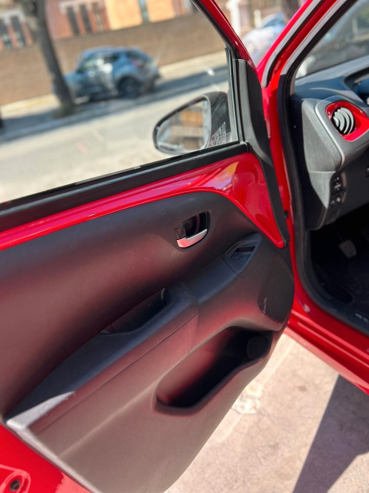 Toyota Aygo Connect 1.0 VVT-i 72 CV 5 porte x-clusiv