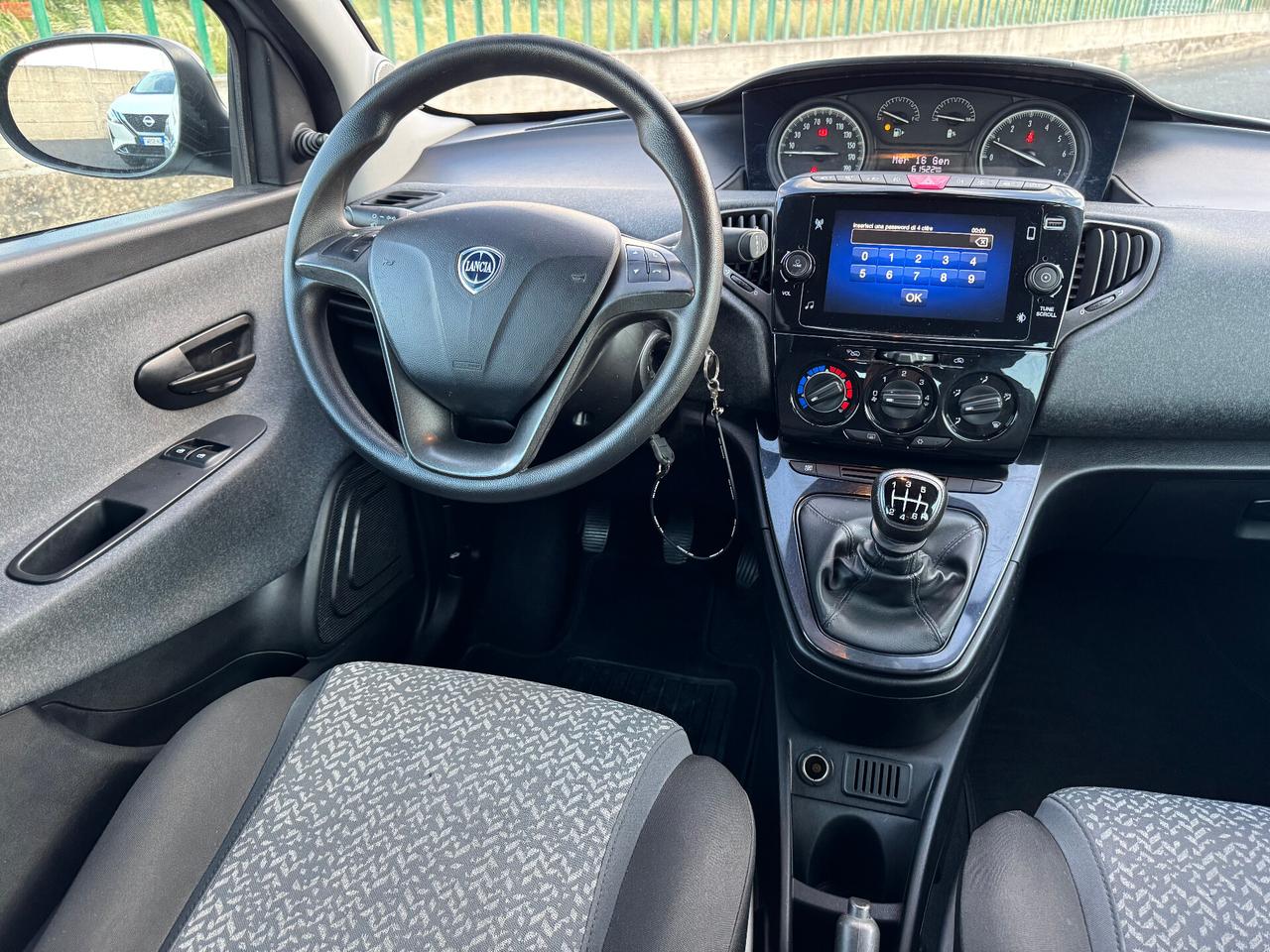 Lancia Ypsilon 1.0 FireFly 5 porte S&S Hybrid Ecochic Silver