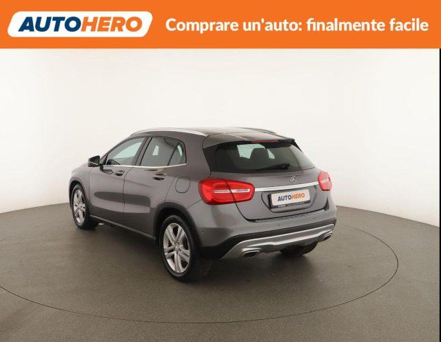MERCEDES-BENZ GLA 200 d Automatic Premium