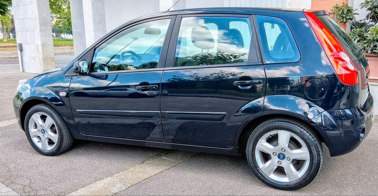 Ford Fiesta 1.2 16V 5p. Ghia KM 68000!!!