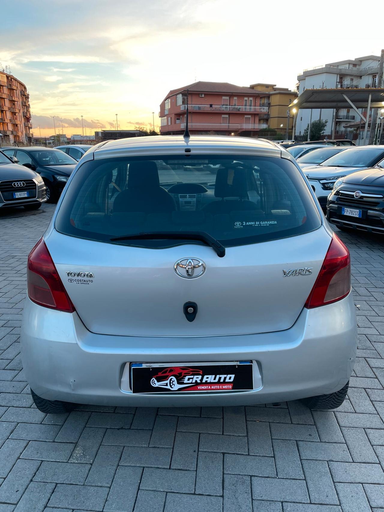 Toyota Yaris 1.0 5 porte