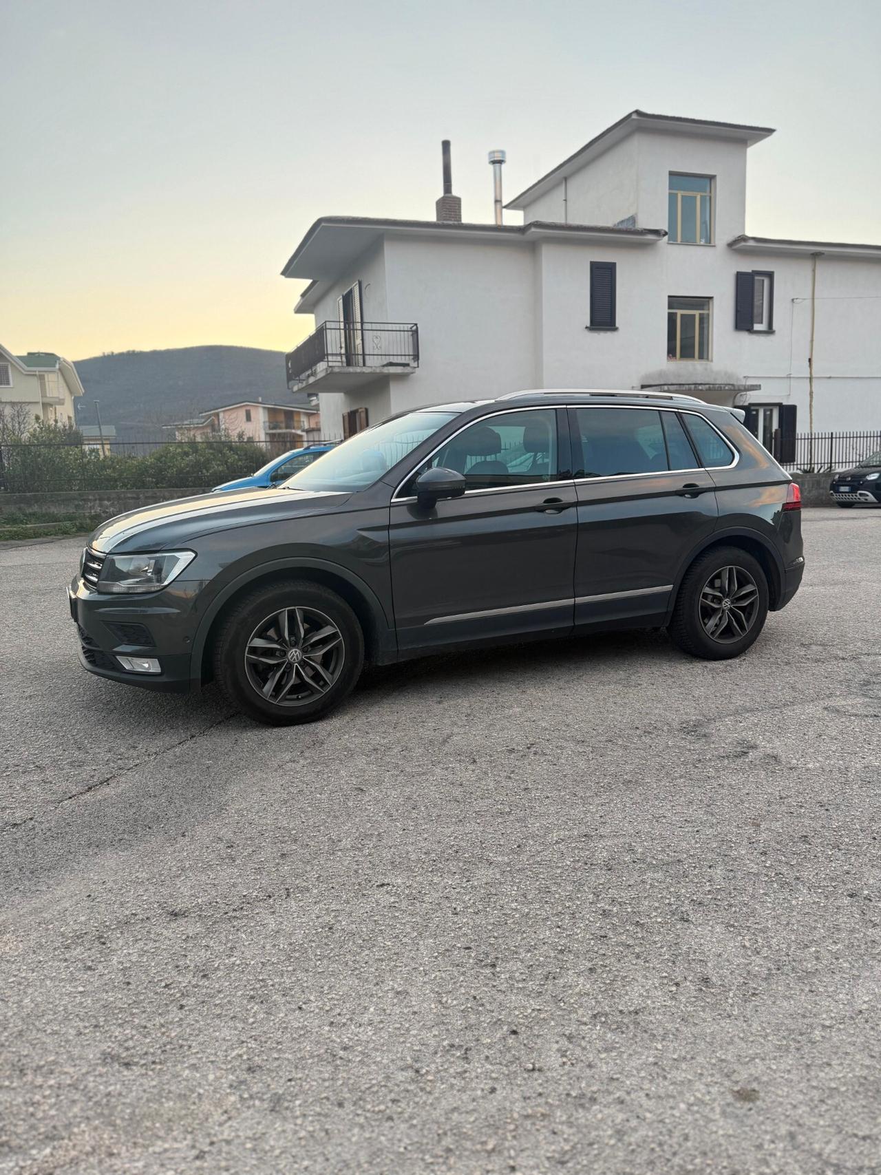 Volkswagen Tiguan 2.0 TDI SCR Business BlueMotion Technology Tetto Panoramico