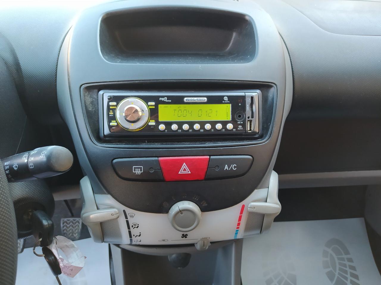 Toyota Aygo 1.0 12V VVT-i 5 porte Neopatentati