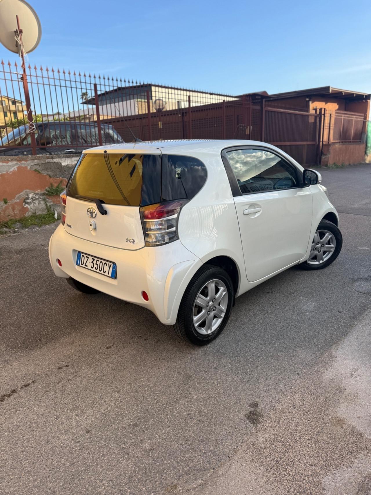 Toyota iQ 1.0 Sol