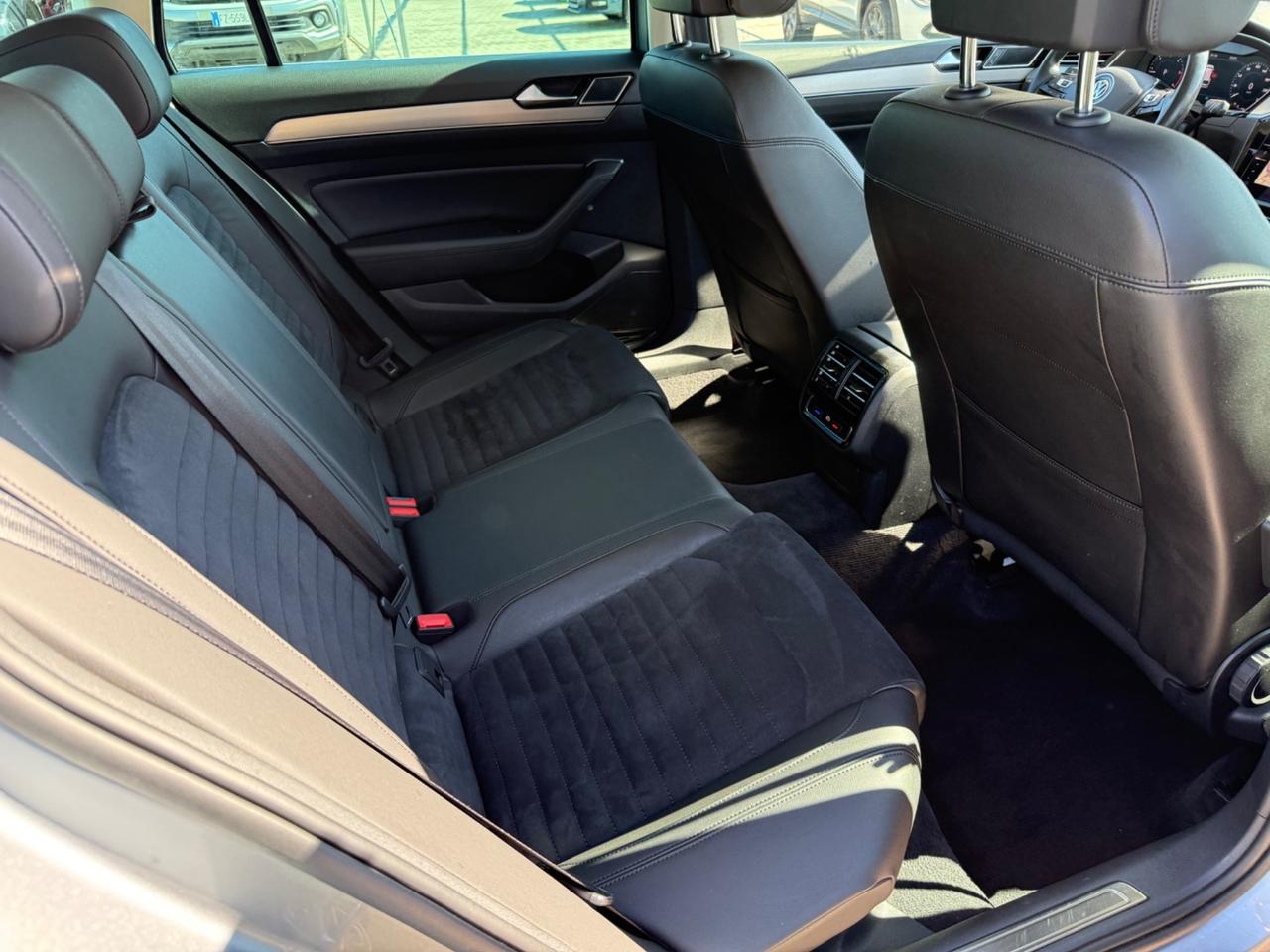 Volkswagen Passat Variant 2.0 TDI SCR 190 CV DSG Executive BMT