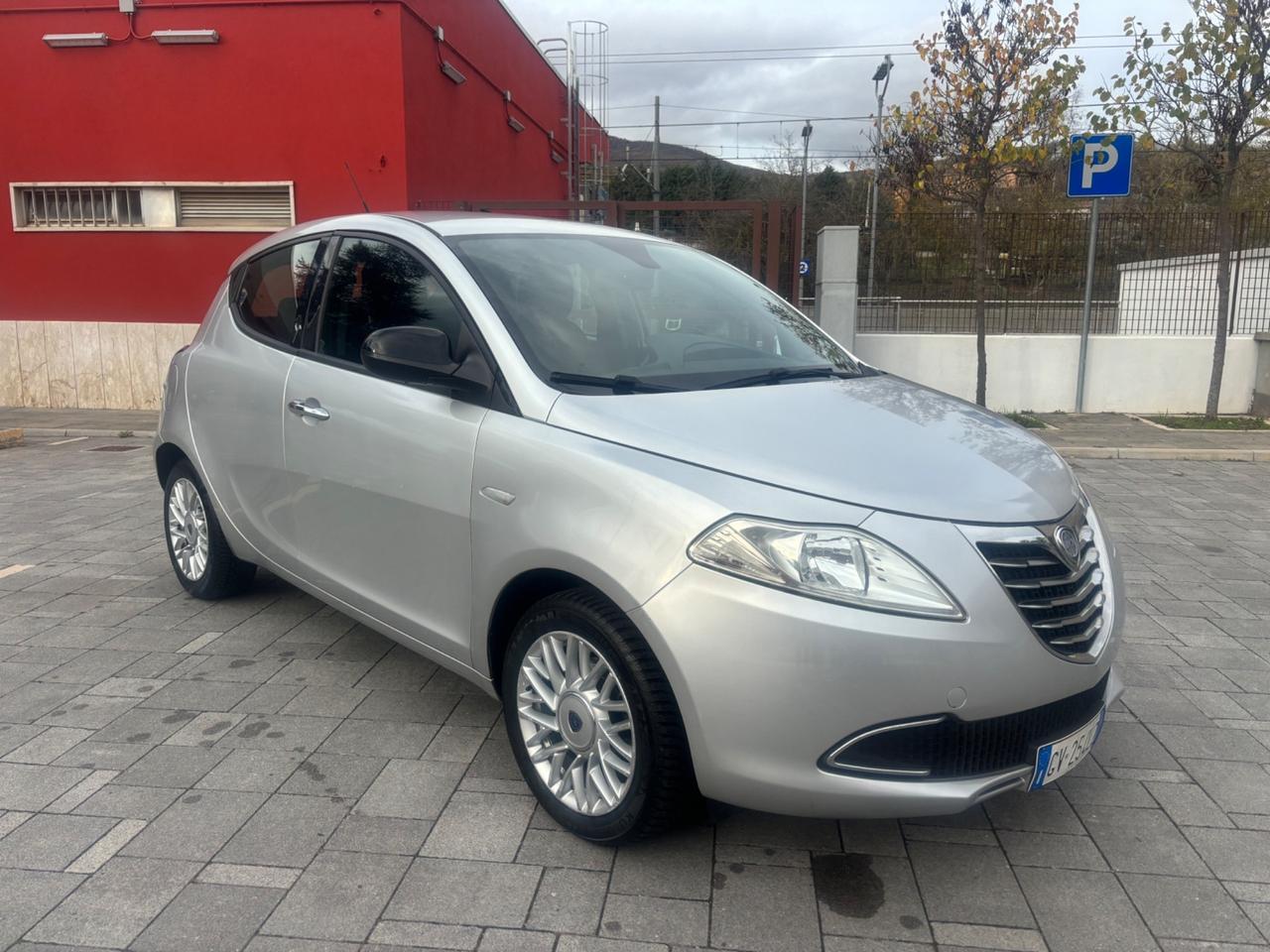 Lancia Ypsilon 1.2 69 CV 5 porte Gold