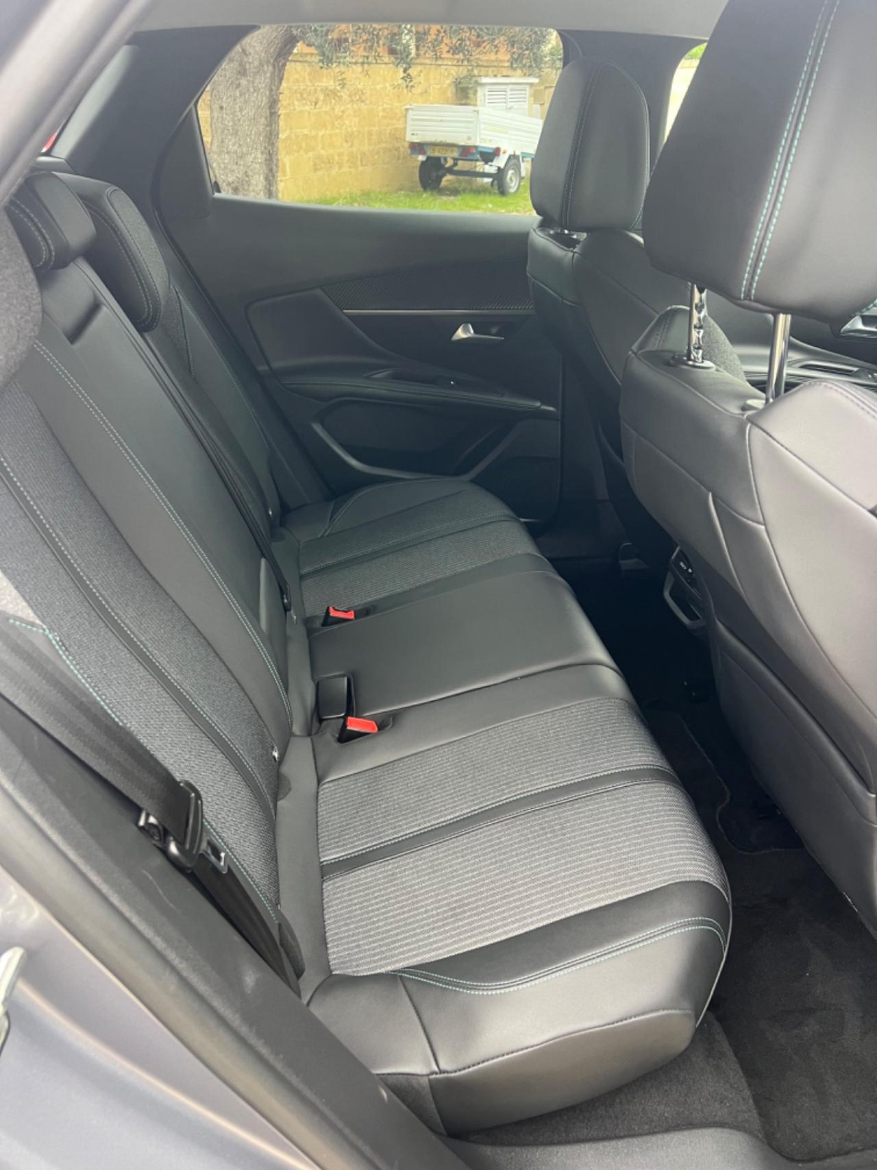 Peugeot 3008 BlueHDi 130 S&S Allure color titanio km 63000!!